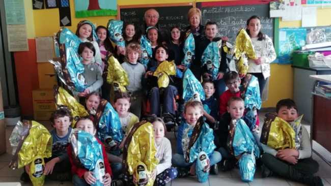 Consegna uova di Pasqua scuola elementare Portula