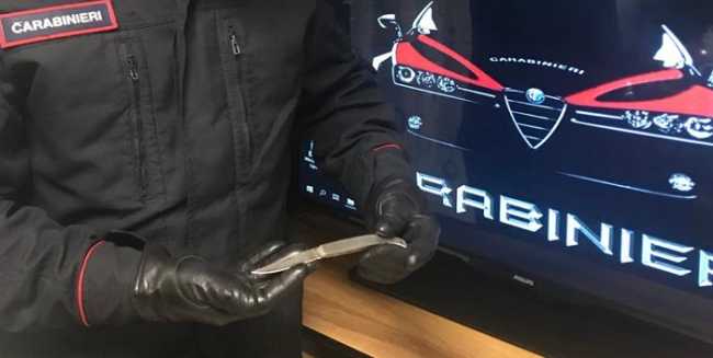 carabinieri coltello foto