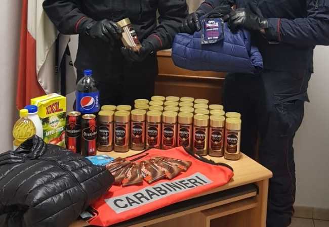carabinieri furto supermercato