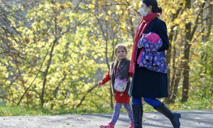 covid mamma bambina passeggiata images articles vco ossola 2021 dicembre thumb medium650 0