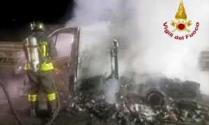 incendio camper auto