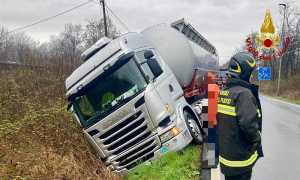 masserano rovasenda camion fuori strada