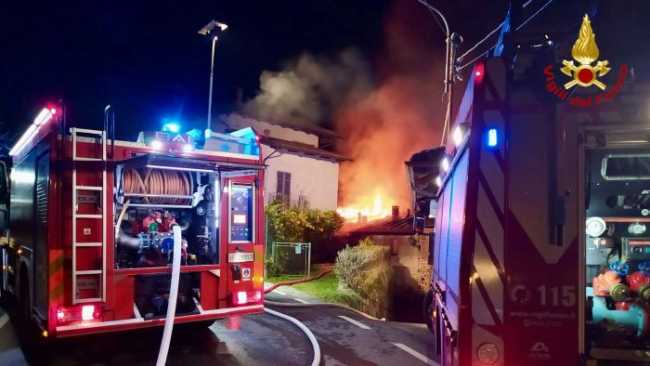 vigili del fuoco incendio ternengo notte