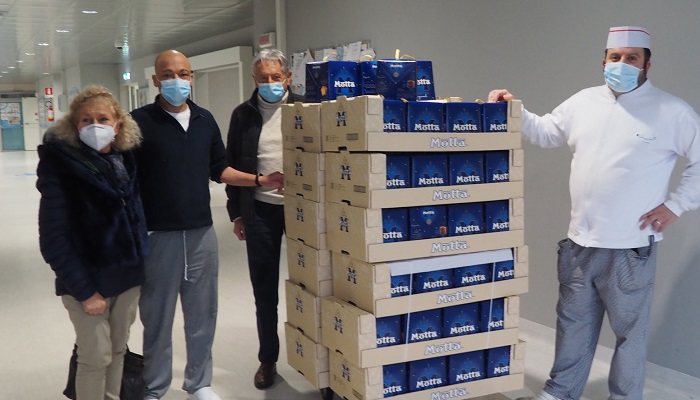 All'ospedale di Biella arrivano in regalo 100 panettoni a medici e infermieri
