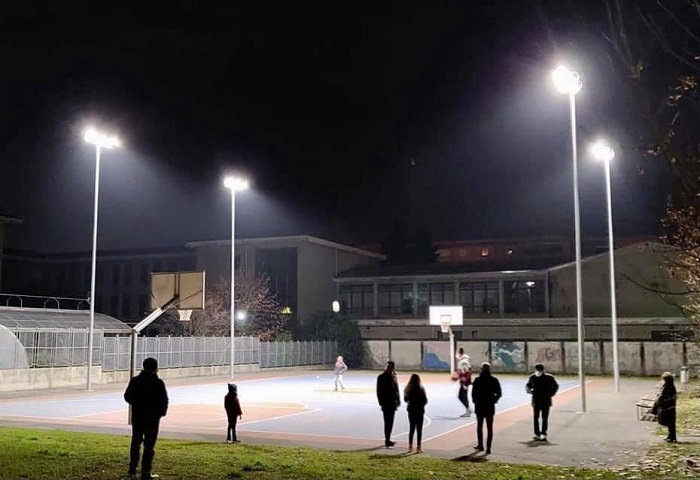 Impianto notturno al campo da basket