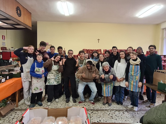 All’Emporio di Solidarietà consegnati altri 250 panettoni
