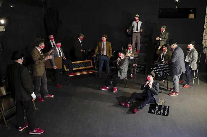 Uomini in scarpe rosse: il progetto cresce