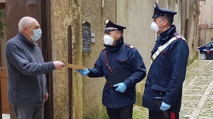 Nel Basso Biellese i carabinieri sensibilizzano gli anziani contro le truffe