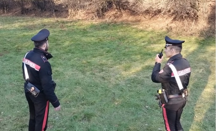 Biella: un trentenne per scappare dai carabinieri scivola in un dirupo