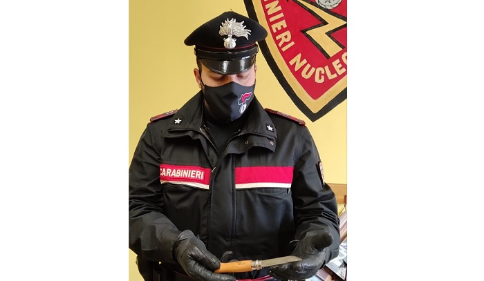 Durante la lite spunta pure un coltello