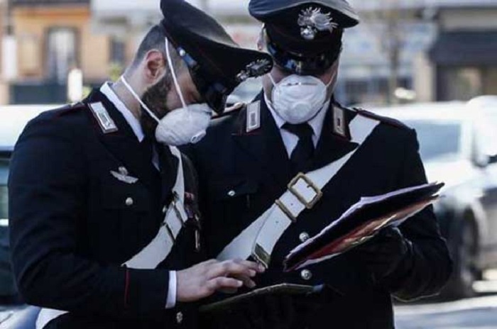 Coppietta vuole vedersi e infrange le regole Covid