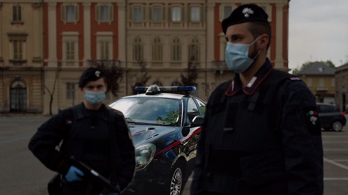 Talmente ubriaco da non riuscire a stare in sella alla moto: fermato dai carabinieri
