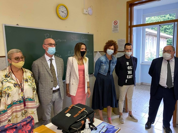 Elena Chiorino in visita alla scuola di Chiavazza per il primo giorno