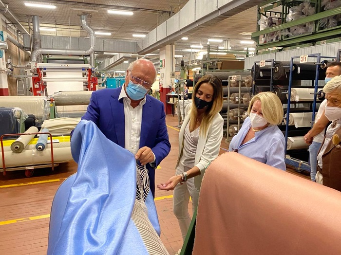 Elena Chiorino in visita al lanificio Piacenza