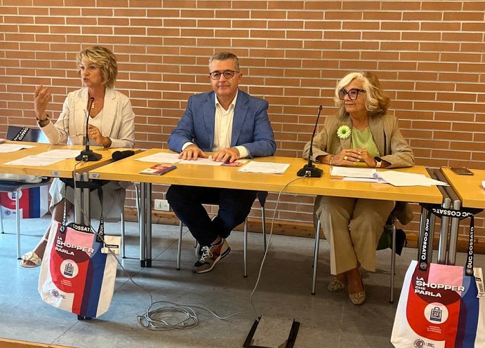 Lo shopper che parla a Cossato