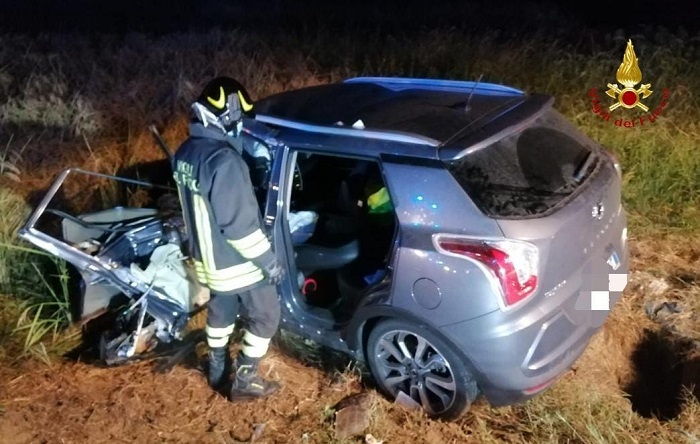 Auto in fiamme a Brusnengo