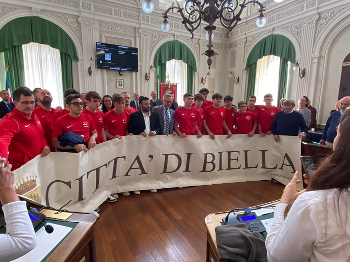 Pietro Remorini e team under 16 di pallanuoto premiati a Biella