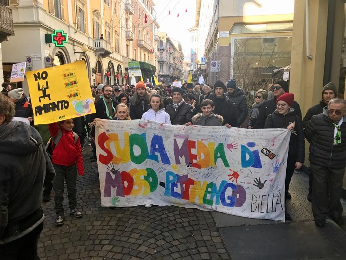 Sit-in a Salussola contro il progetto della discarica di amianto