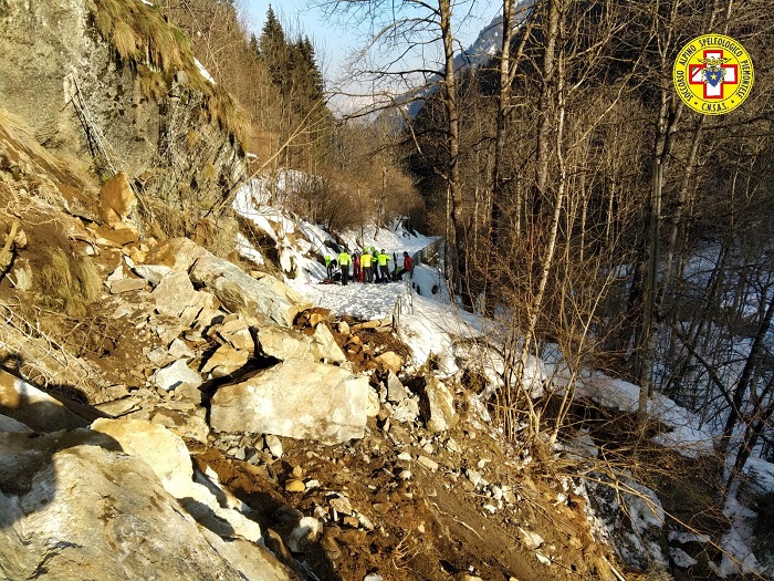 Escursionisti in difficoltà al lago della Vecchia