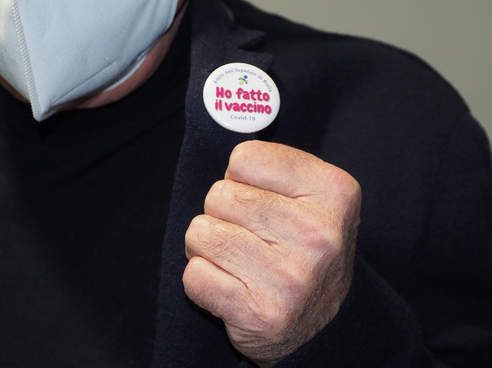 Progetto spille “Ho fatto il vaccino” dell’Associazione Amici dell’Ospedale di Biella  Una storia di alleanza tra le persone
