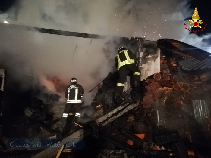 Coppia di anziani senza casa dopo l'incendio