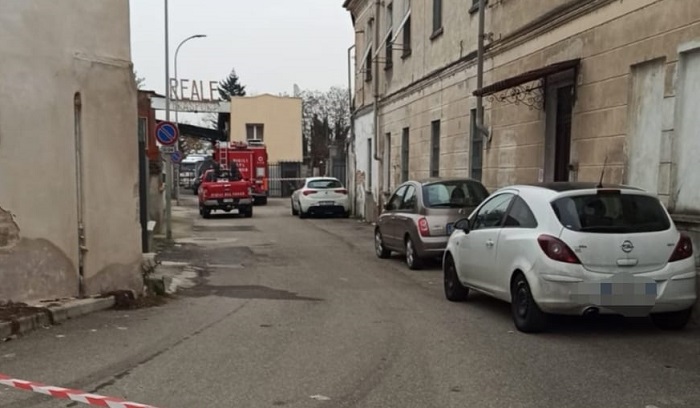 Dopo il temporale crollano gli alberi su un'auto: coppia in ospedale