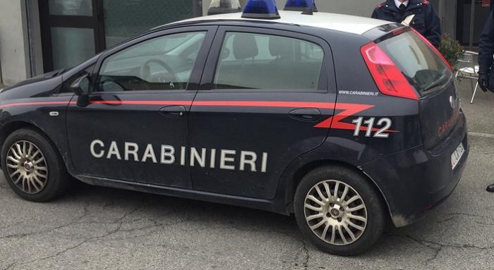 Esce per comprare il vino, multato dai carabinieri 