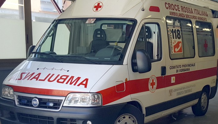 Drogato al volante ha un incidente 