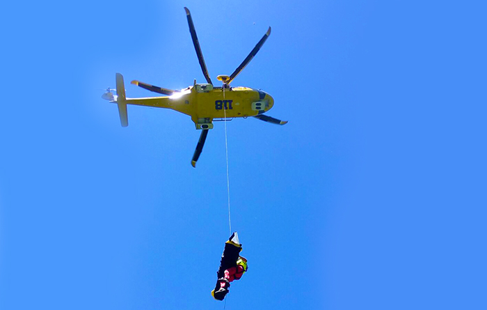 Intervento dell'elisoccorso per aiutare un biker in difficoltà