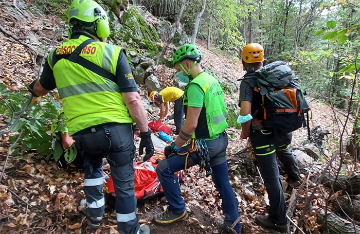 Si sente male in baita e chiama i soccorsi