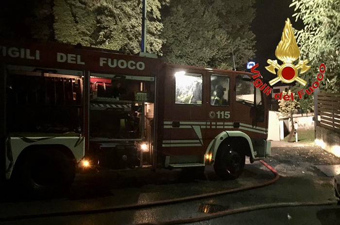 Rifiuti a fuoco a Sostegno nella notte