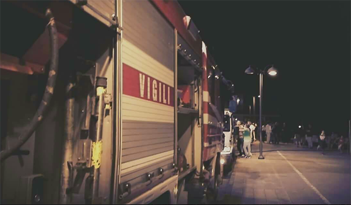Condominio evacuato per precauzione a causa delle fiamme