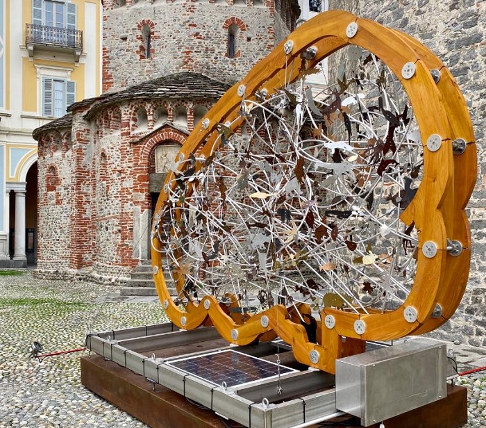 L'opera Dx Planet Sx dopo Valsesia e  Valle d'Aosta fa tappa a Biella